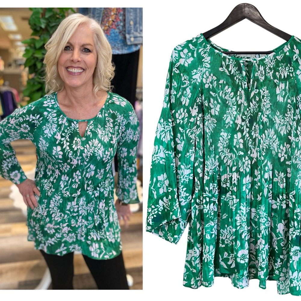 NWT Sunny Leigh Bright Green Floral Blouse